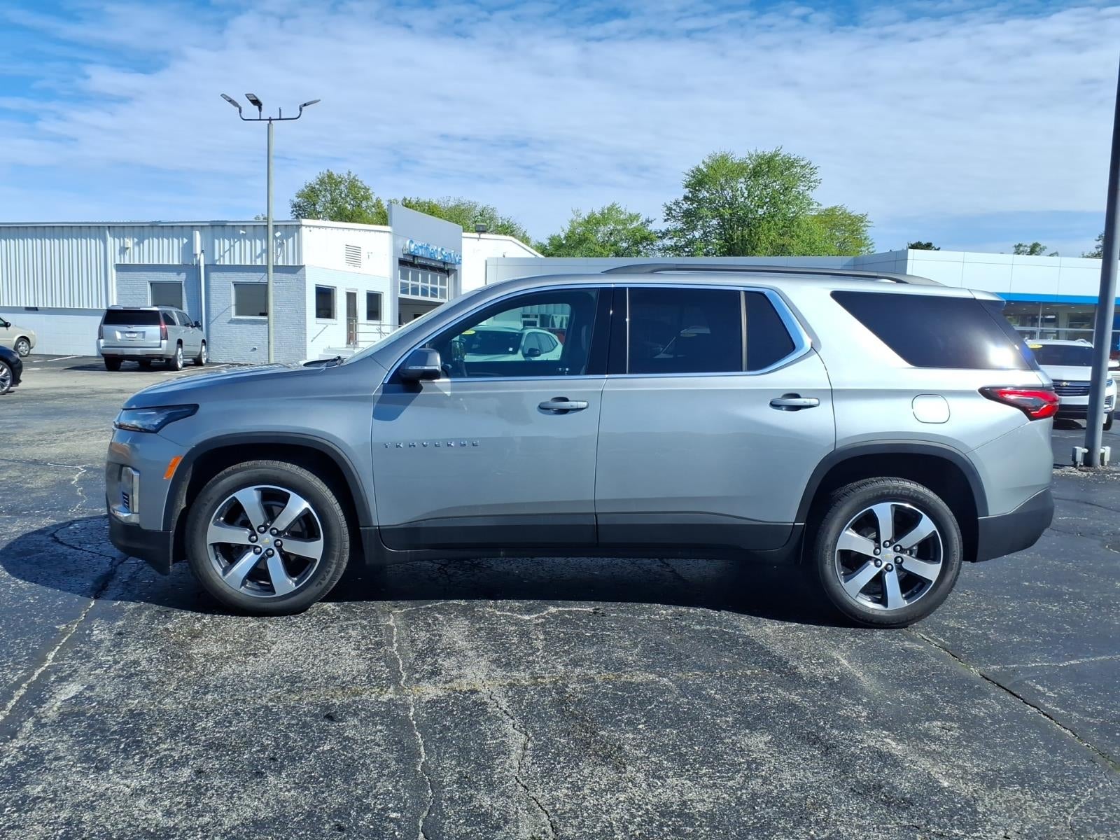 2023 Chevrolet Traverse LT Leather