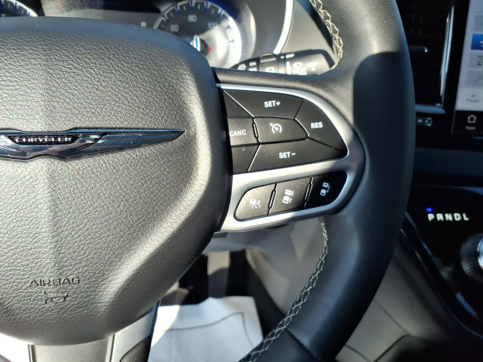2025 Chrysler Pacifica Select