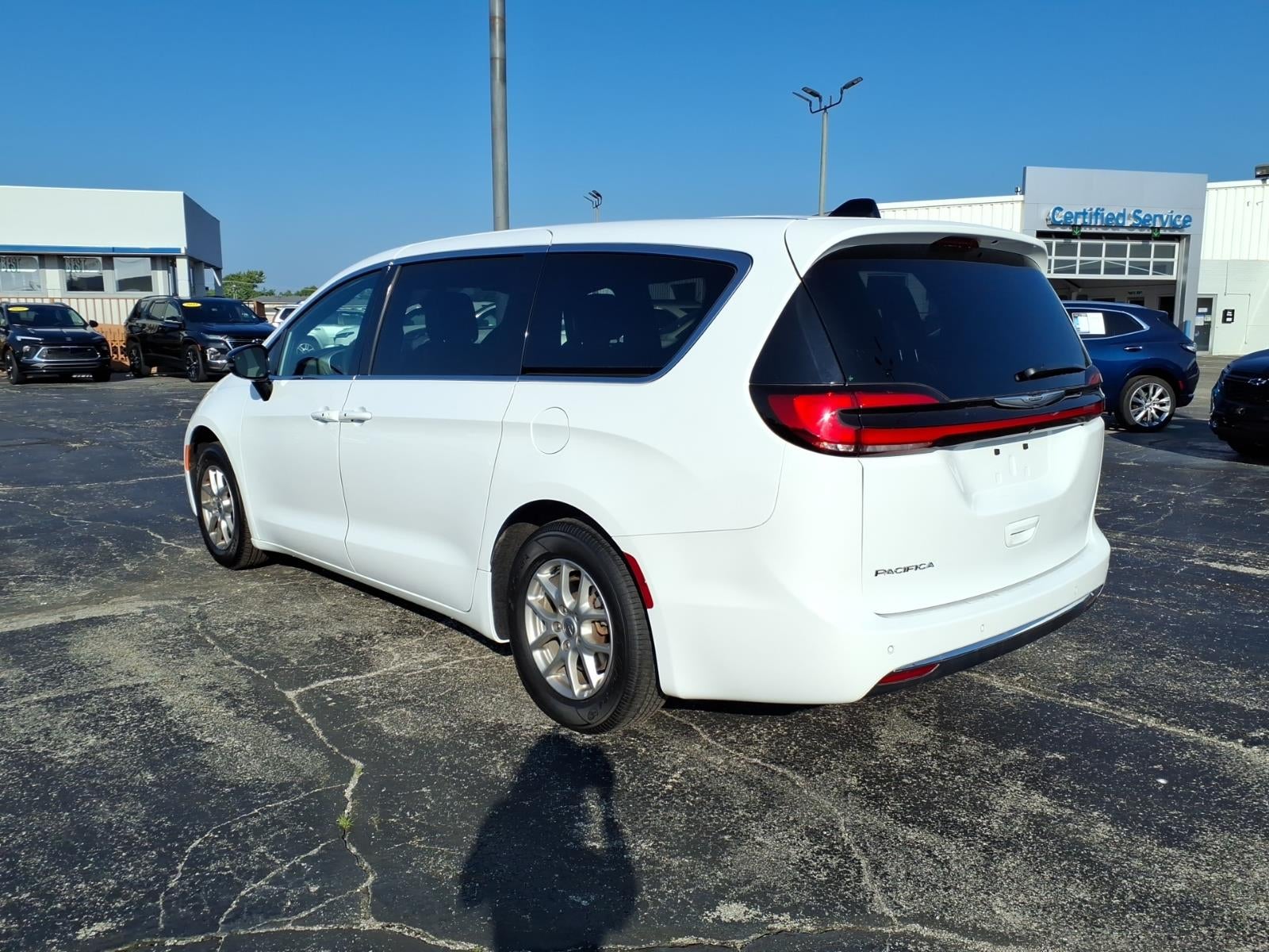 2025 Chrysler Pacifica Select