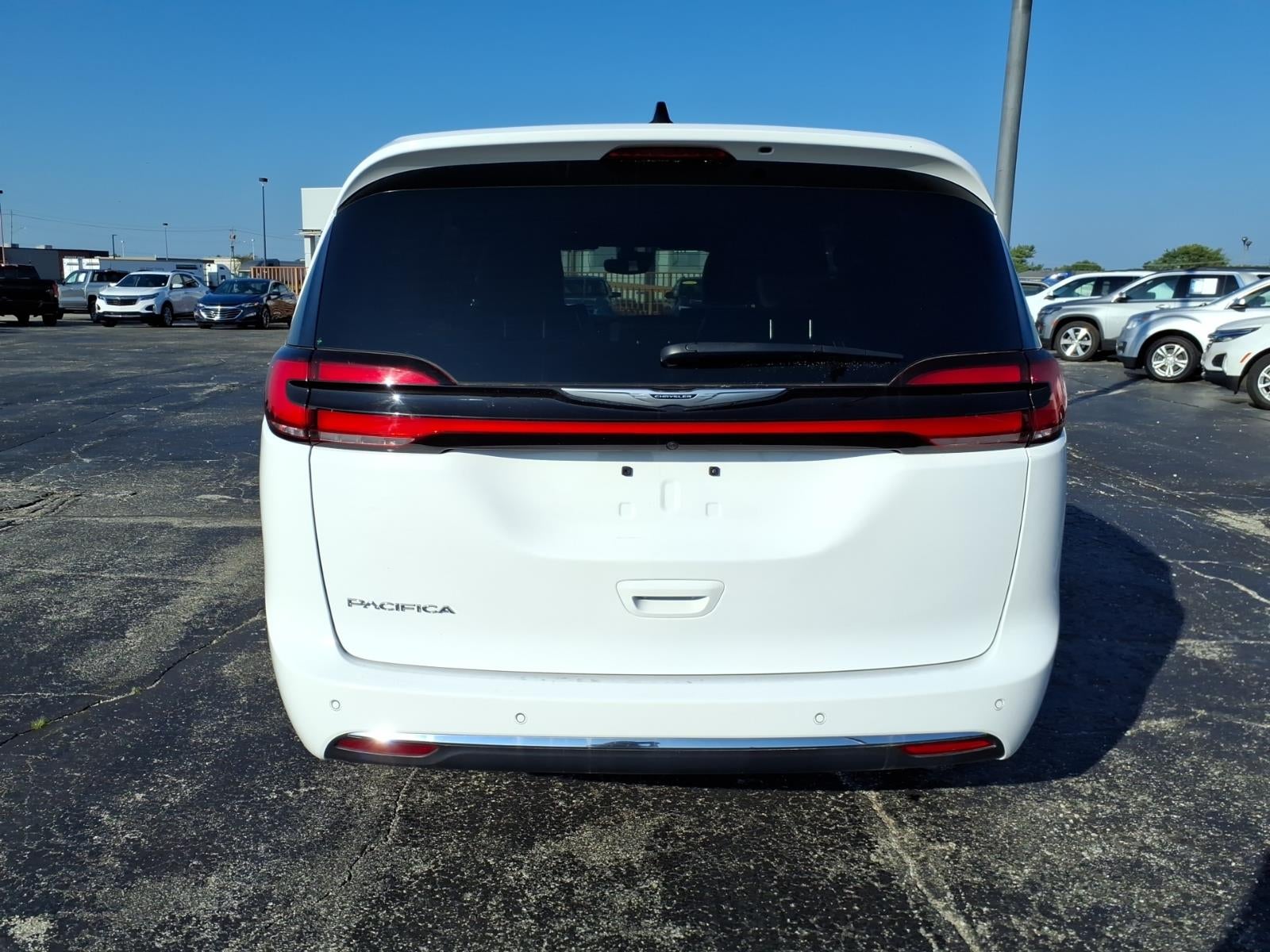 2025 Chrysler Pacifica Select
